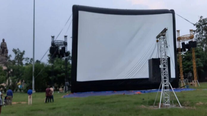 mega-screen-pic